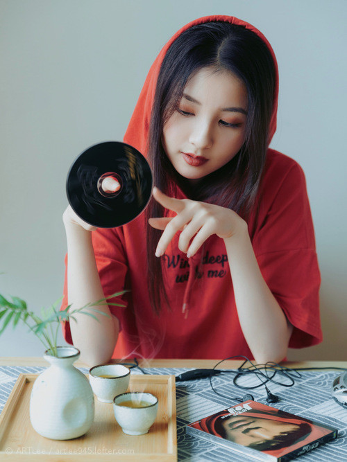 绿茵场上的地缘政治寓言,阿尔瓦雷斯的爆发与乌克兰最后时刻的逆转