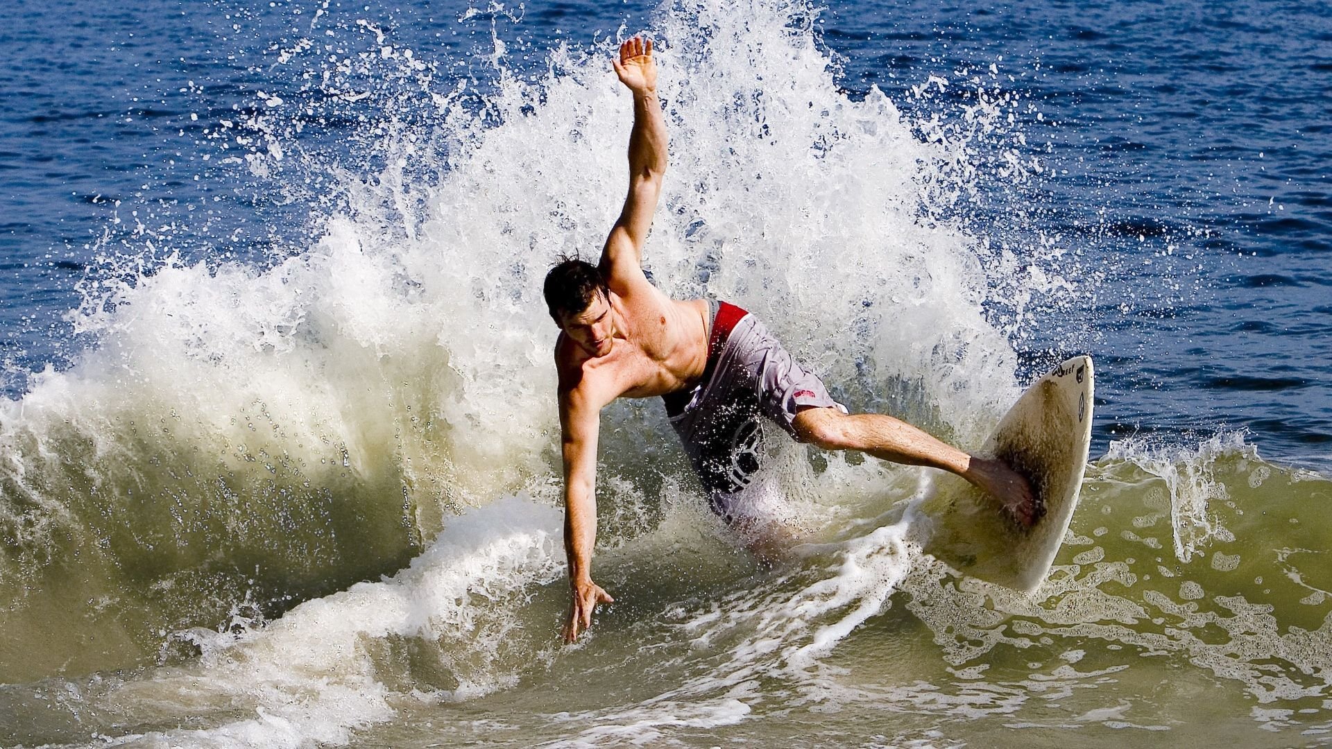 开云体育登录-魔笛与重剑，足球场上两种最后时刻的哲学